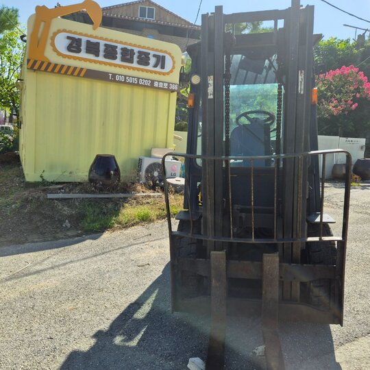 대우두산 지게차 D25S (2.5톤) 앞좌측면