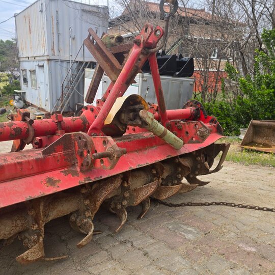 트랙터로타리 배토기포함 로타리 트랙터용 배토기 (경폭190cm) 앞좌측면