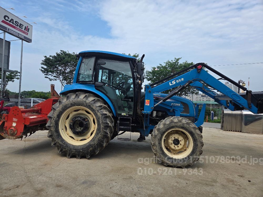 LS Tractor P7195 (97hp) 뒤우측면
