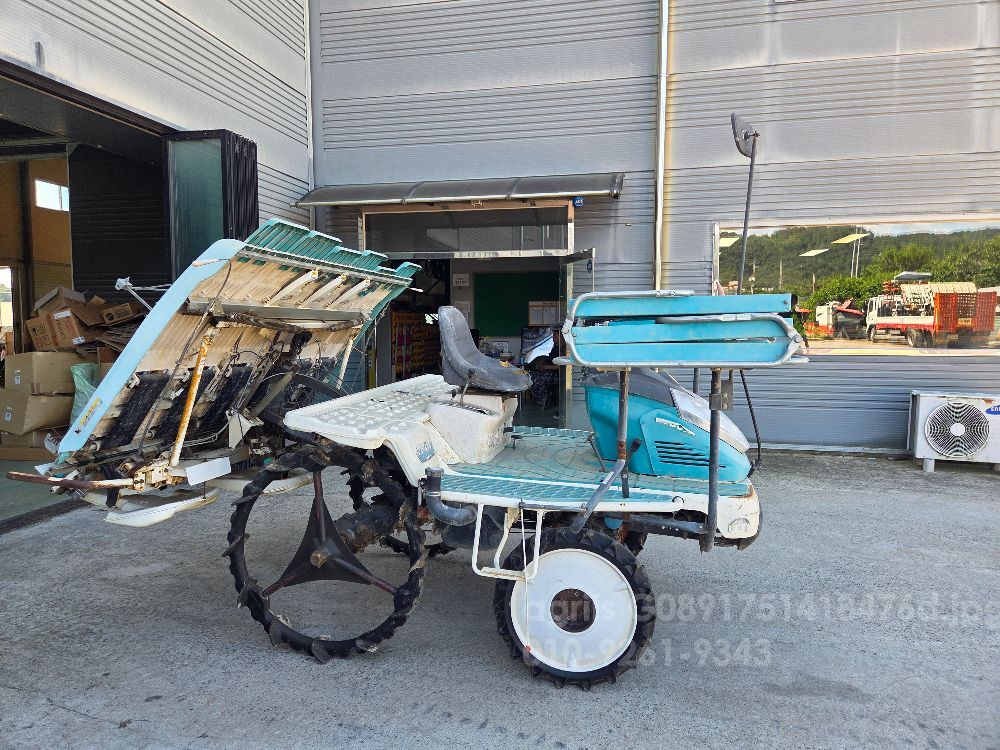 구보다 이앙기 WP67 (6조식) 뒤우측면