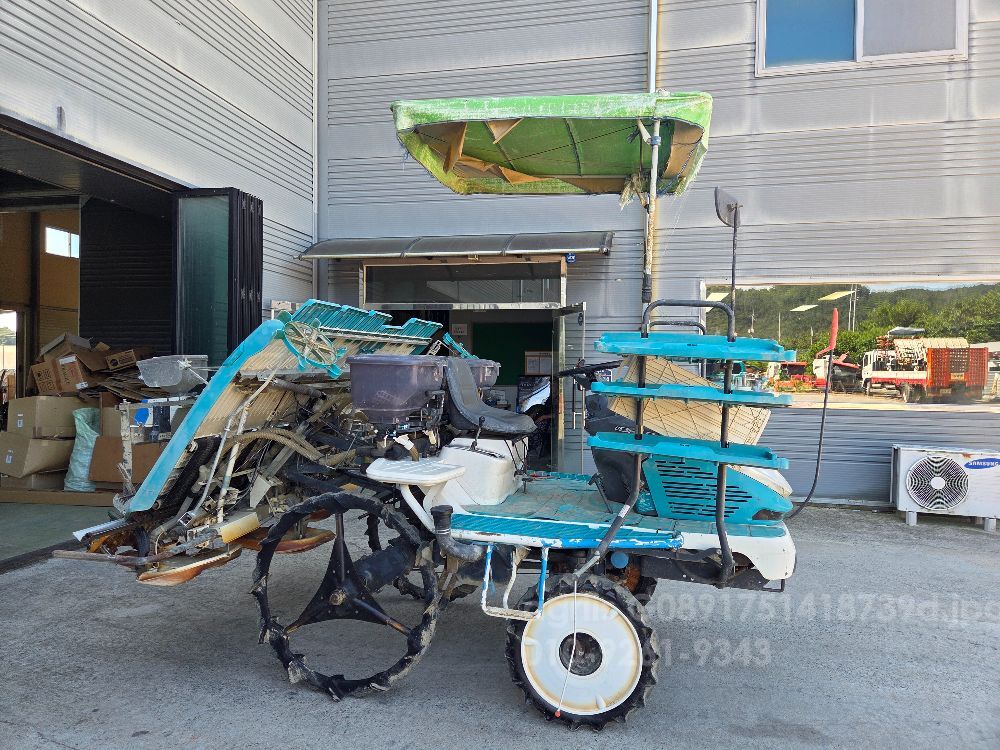 구보다 이앙기 KWP69DF (6조식) 뒤우측면