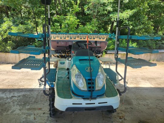 구보다 이앙기 KWP69DF (6조식) 앞좌측면