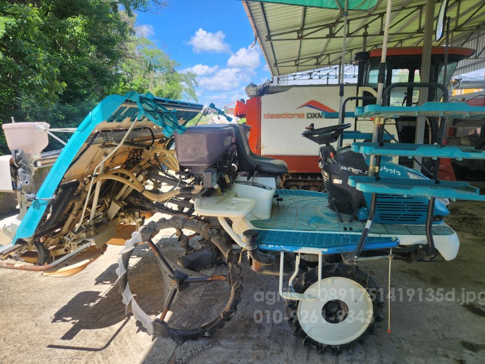 구보다 이앙기 KWP69DF (6조식) 뒤우측면