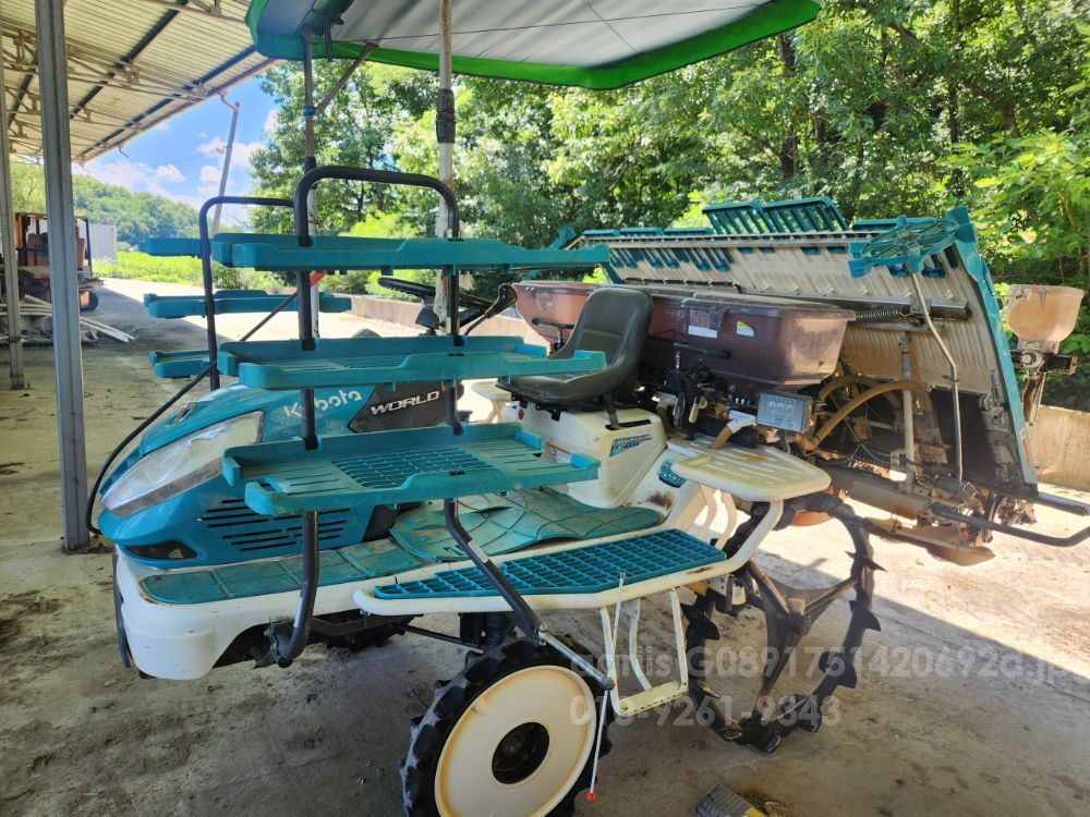 구보다 이앙기 KWP69DF (6조식) 뒤우측면