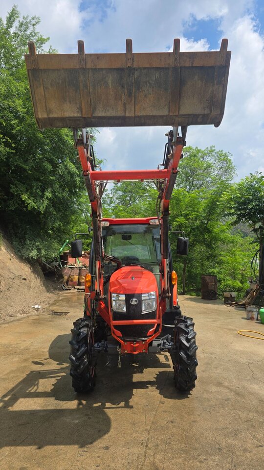 Kubota Tractor L60C (62.1hp) 앞좌측면