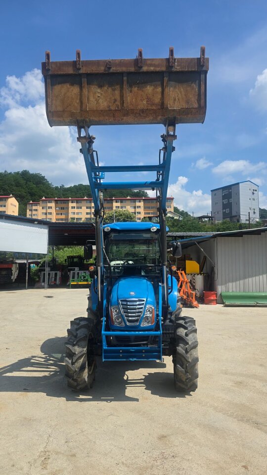 LS 트랙터 XU6158 (58.8마력) 앞좌측면