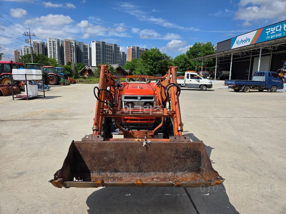대동 트랙터 D380L (38마력) 뒤우측면