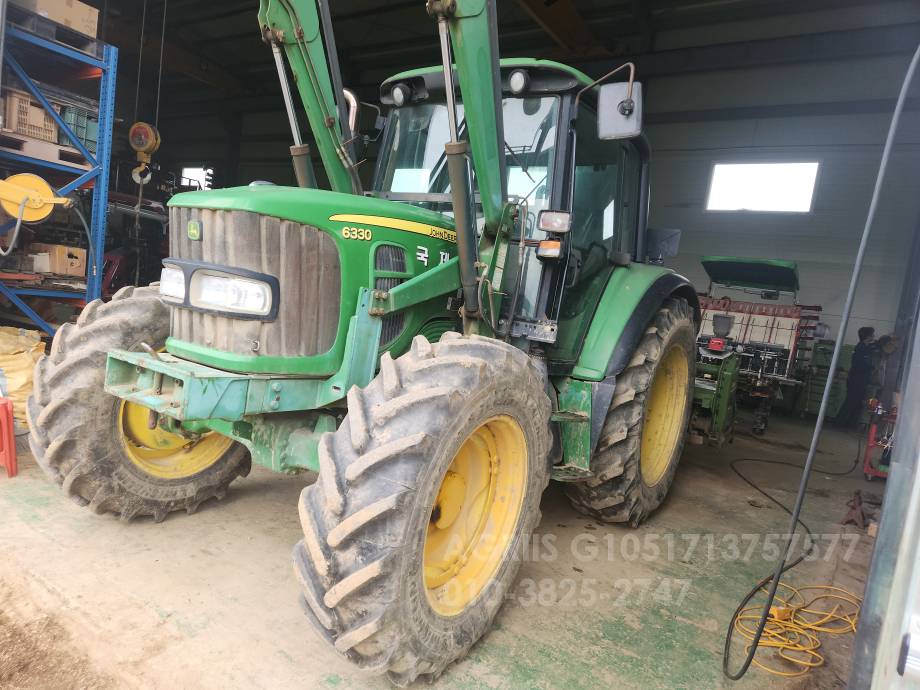 JohnDeere Tractor 6330 (105hp) 운전석