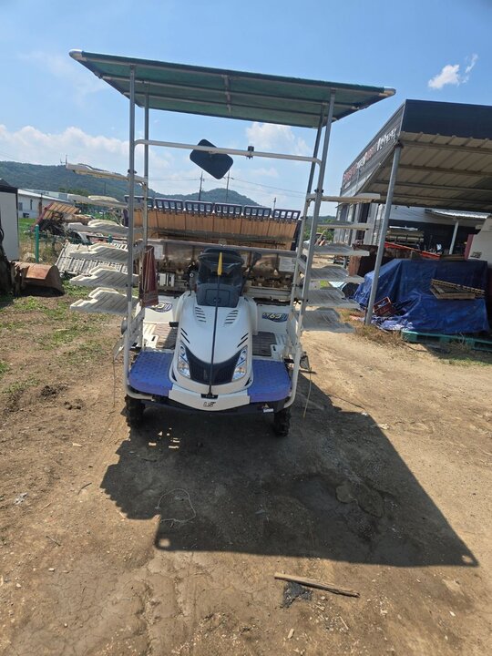 LS 이앙기 LV63D (6조식) 앞좌측면