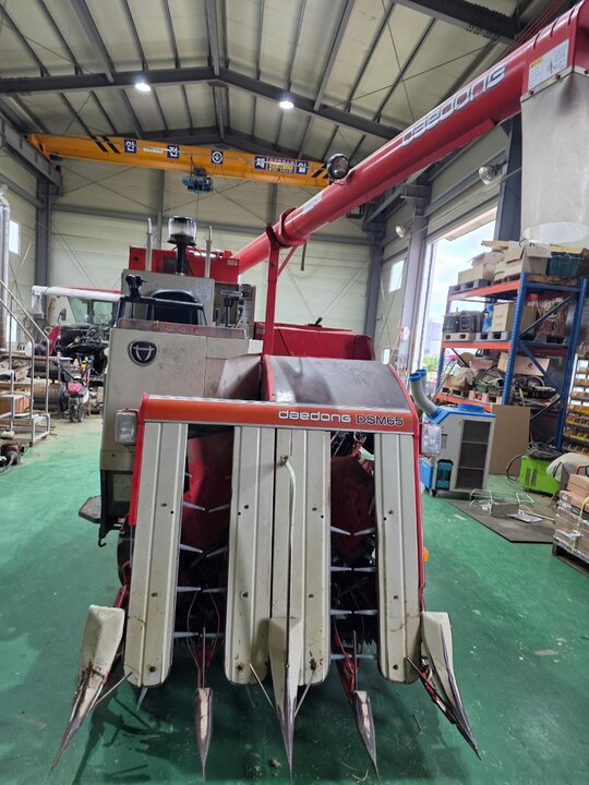 Daedong Combine Harvester DSM65 (4Rows) 앞좌측면