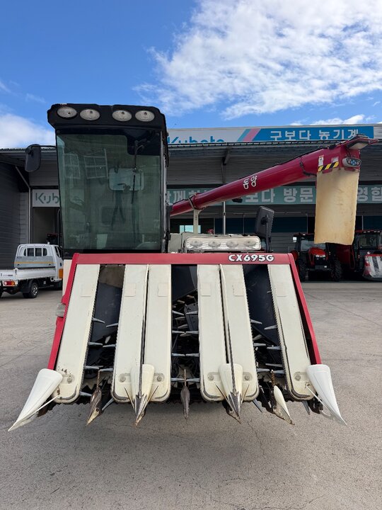TYM Combine Harvester CX695G (6Rows) 앞좌측면