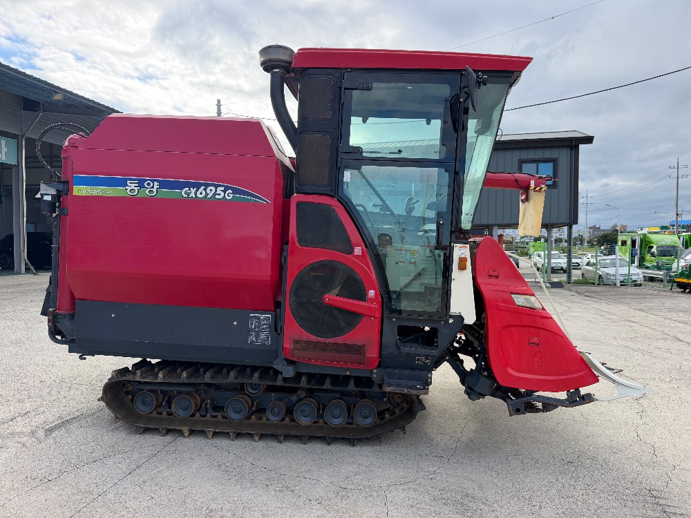 TYM Combine Harvester CX695G (6Rows) 뒤우측면