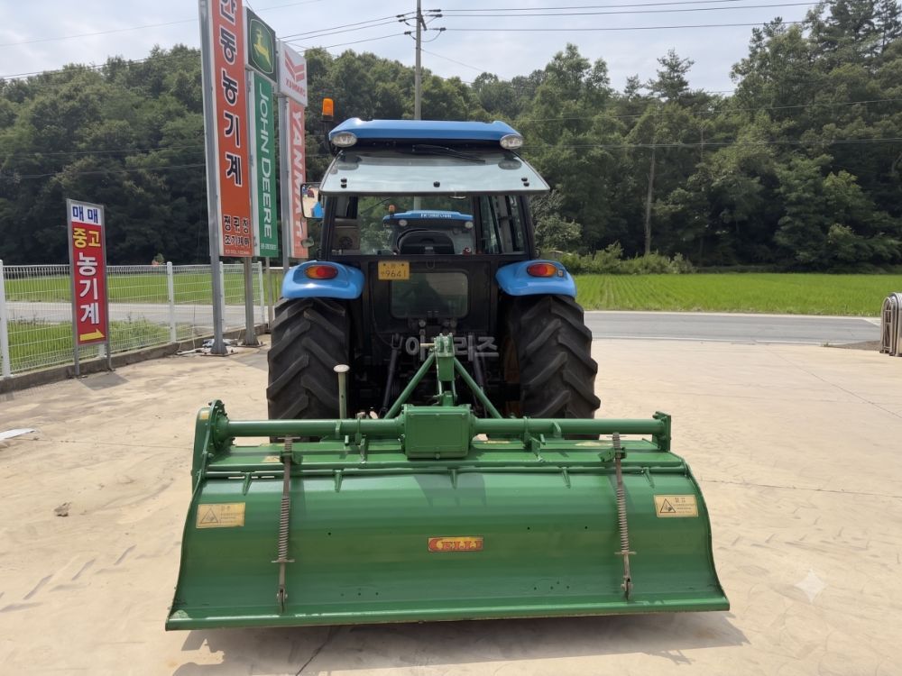 LS 트랙터 L7030 (85마력) 뒤우측면