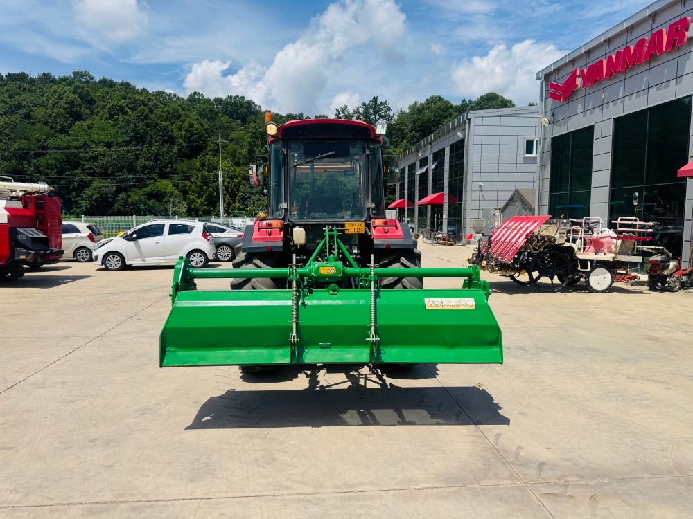 얀마 트랙터 EG782 (82마력) 뒤우측면