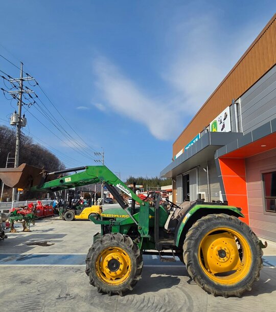 JohnDeere Tractor 5400 (68hp) 앞좌측면