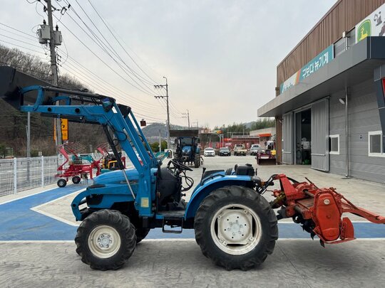 LS Tractor R45 (45hp) 앞좌측면