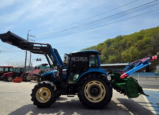 LS 트랙터 XP7102 (102마력) 앞좌측면