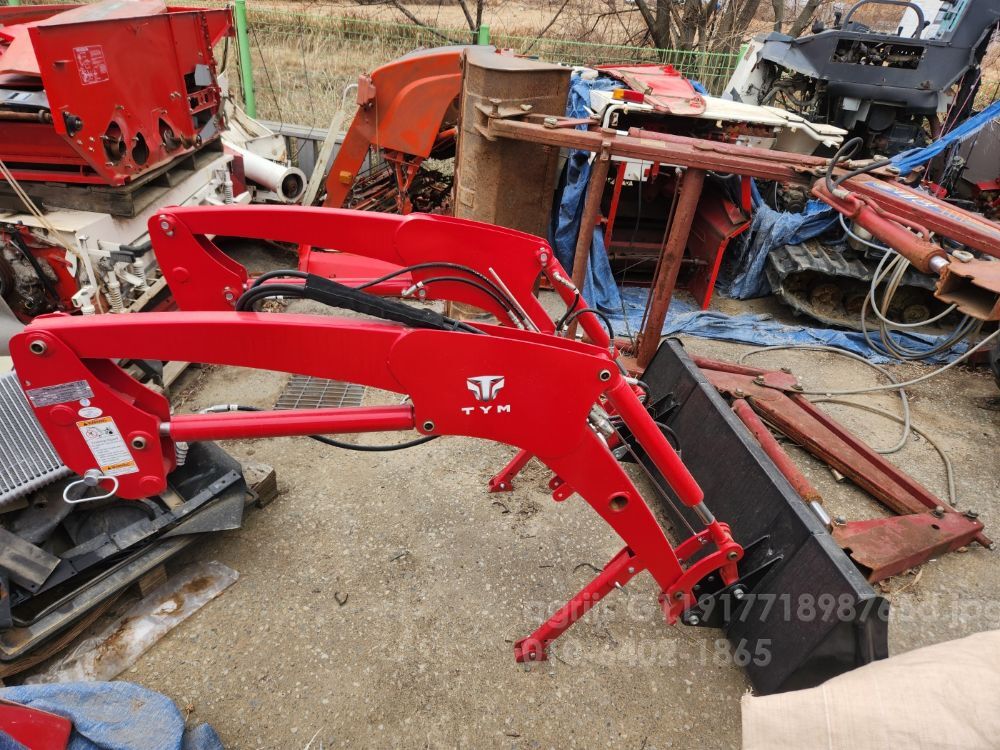 TYM 로더 A3200용(A2800,3000)동일 뒤우측면