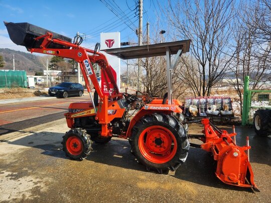 Daedong Tractor L2601-4WD (26hp) 앞좌측면