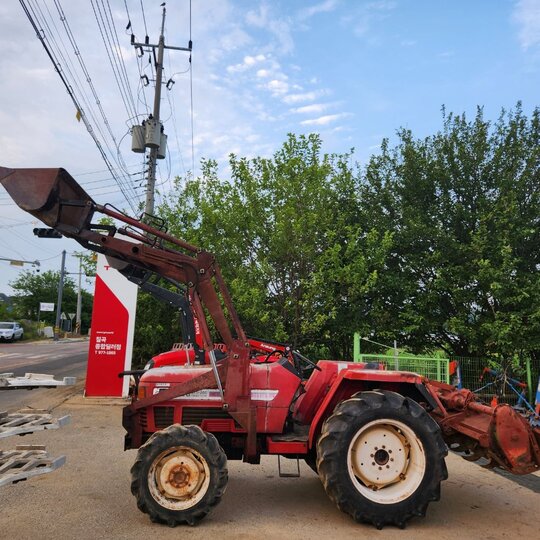LS 트랙터 GT510DC (51마력) 앞좌측면