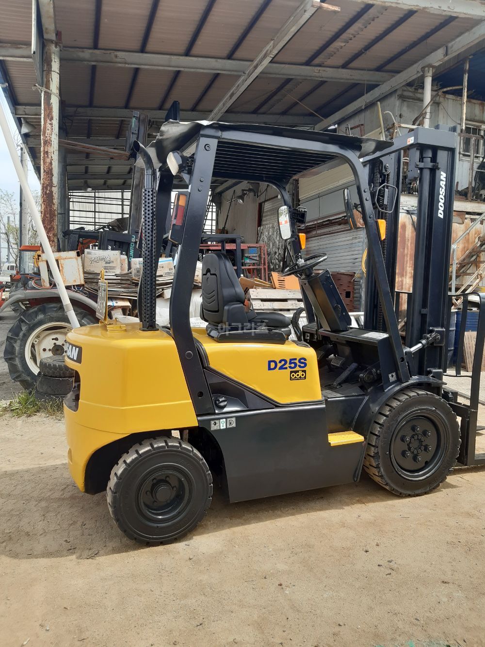 두산2.5톤 지게차 D25S-3 (2.5톤) 뒤우측면