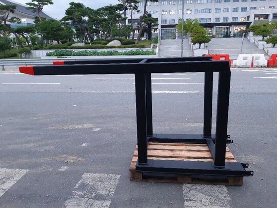지게차용코끼리발 지게차 톤팩작업용보조작업기 (1톤) 앞좌측면