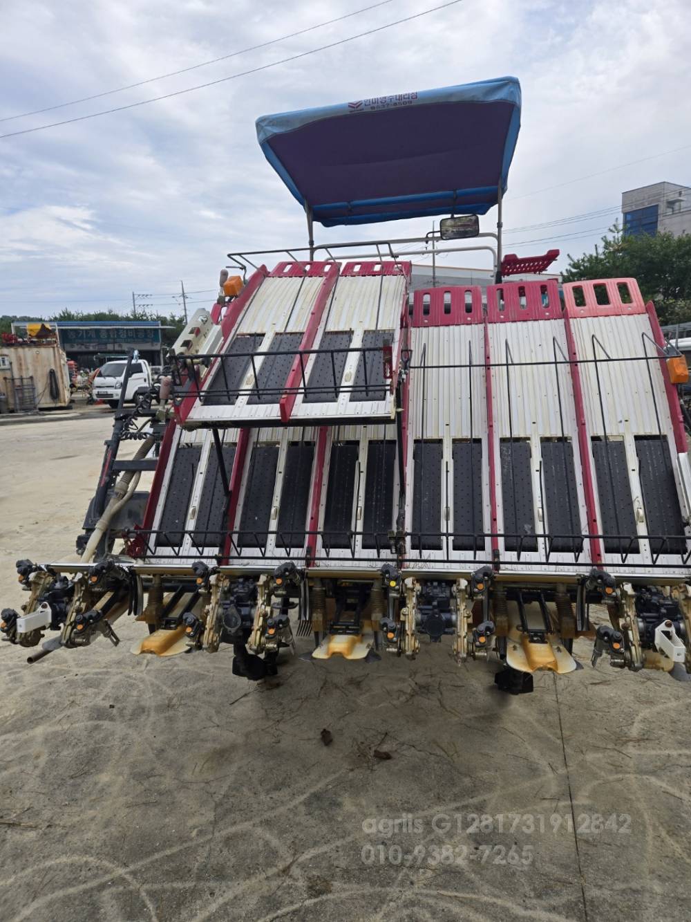 Yanmar Rice transplanter YR8D (8Rows) 측면