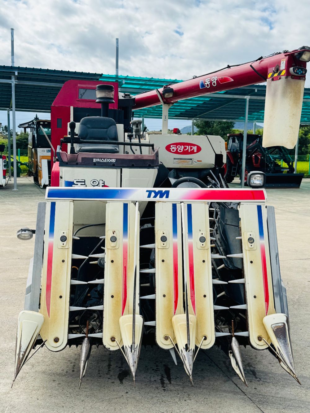 TYM Combine Harvester C805G (5Rows) 뒤우측면