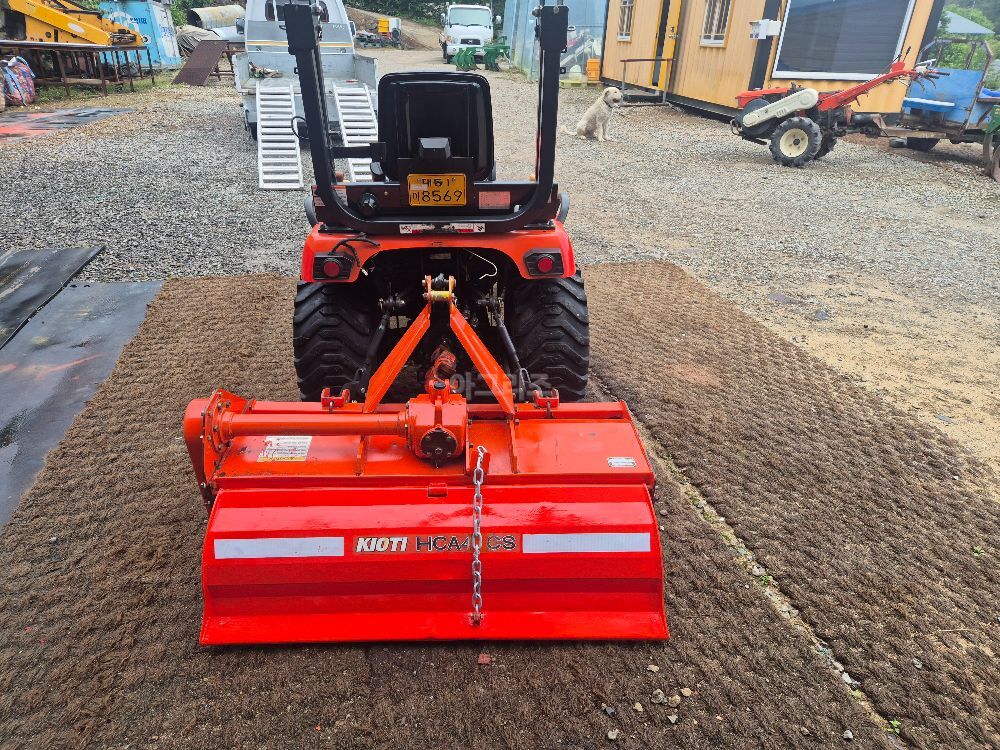 대동 트랙터 CS240 (26마력) 뒤우측면