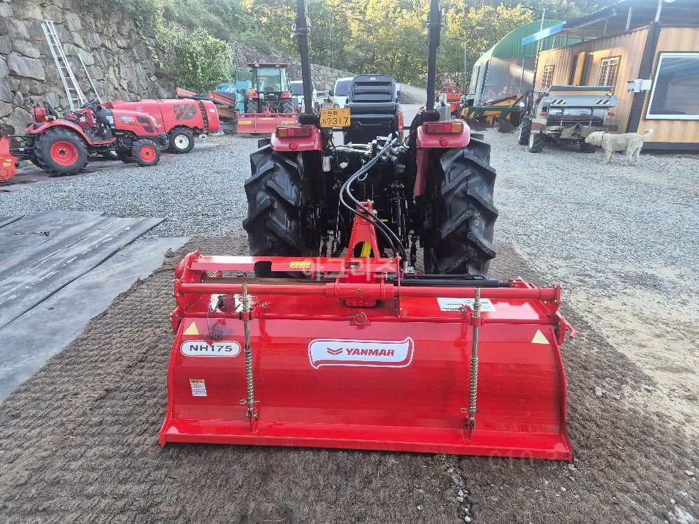 Yanmar Tractor YT357 (57hp) 뒤우측면