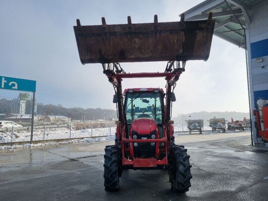 TYM 트랙터 T653 (65마력) 앞좌측면