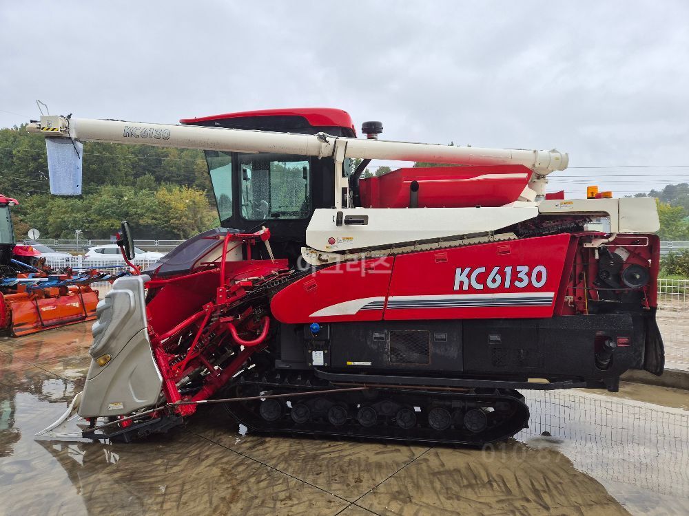 Kukje Combine Harvester KC6130 (6Rows) 뒤우측면