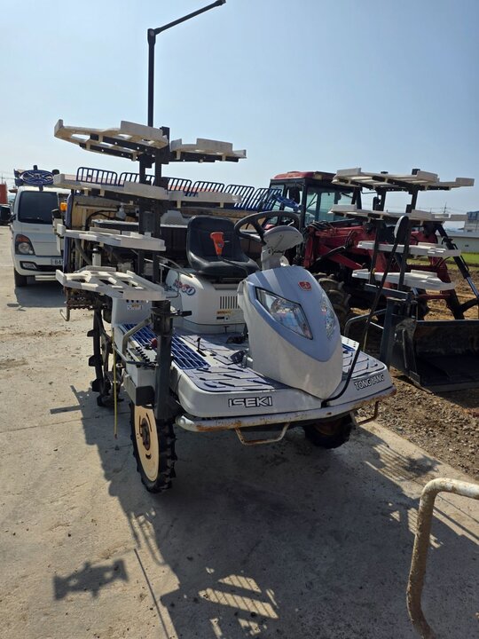 TYM Rice transplanter NP60DL (6Rows) 앞좌측면