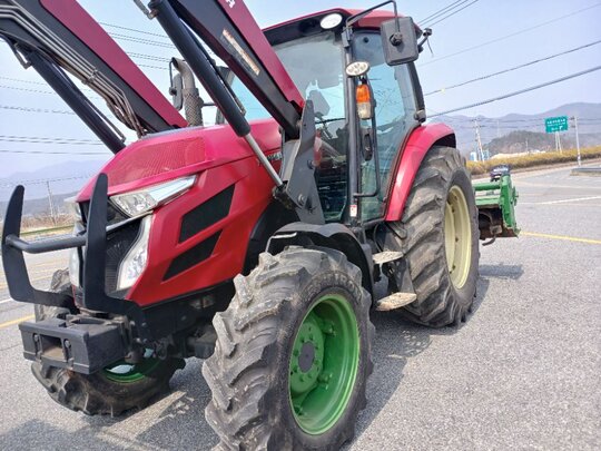 Yanmar Tractor YT490 (90hp) 앞좌측면