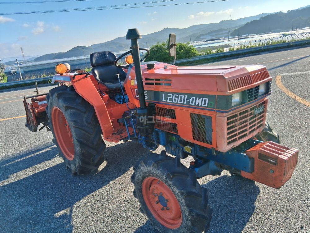대동 트랙터 L2601 (26마력) 뒤우측면
