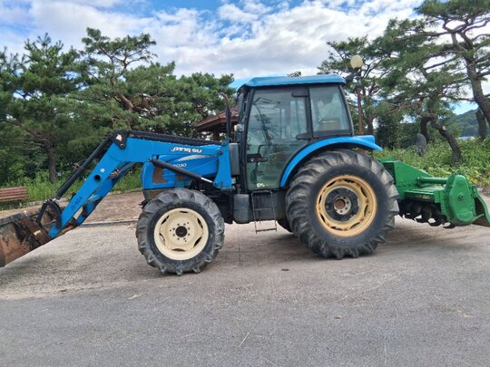 LS 트랙터 L7030 (85마력) 앞좌측면