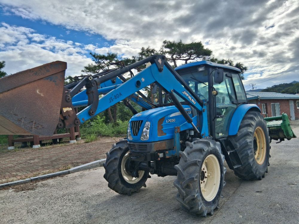 LS 트랙터 L7030 (85마력) 뒤우측면