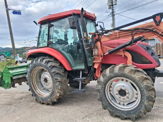TYM 트랙터 TX1003 (102마력) 앞좌측면
