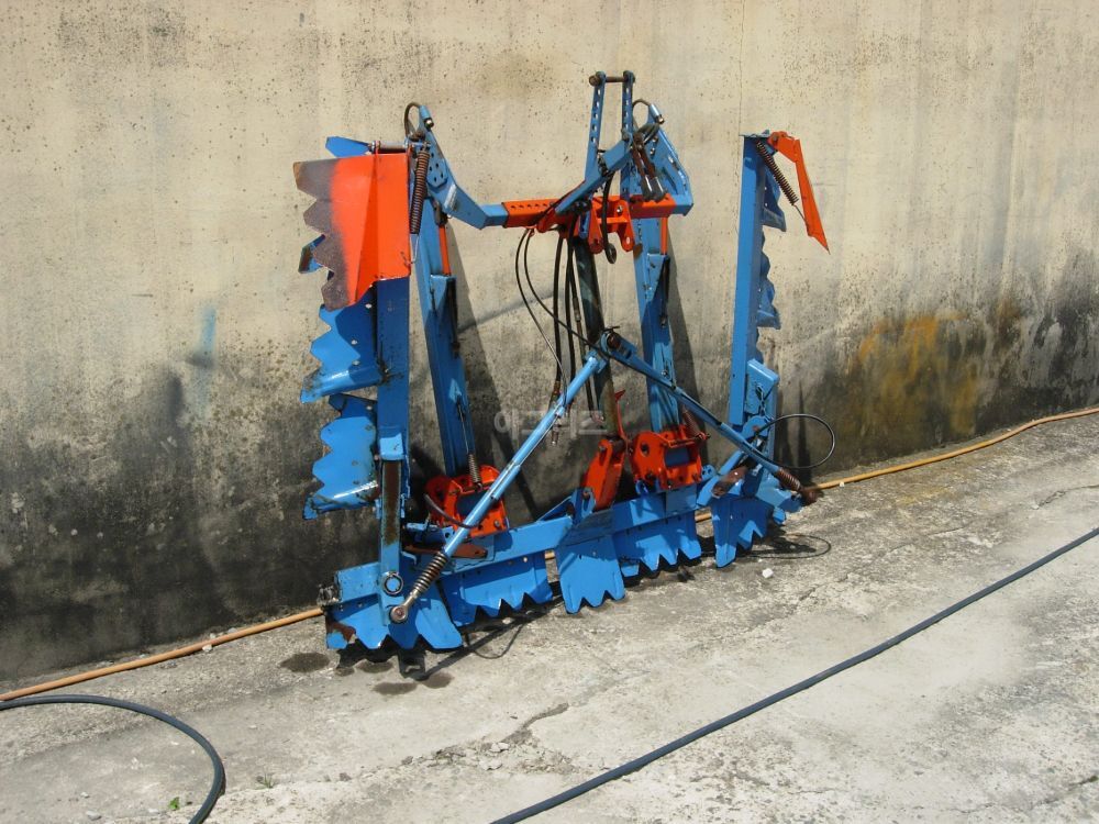 대호 써레 K4200(26-43마력) 뒤우측면