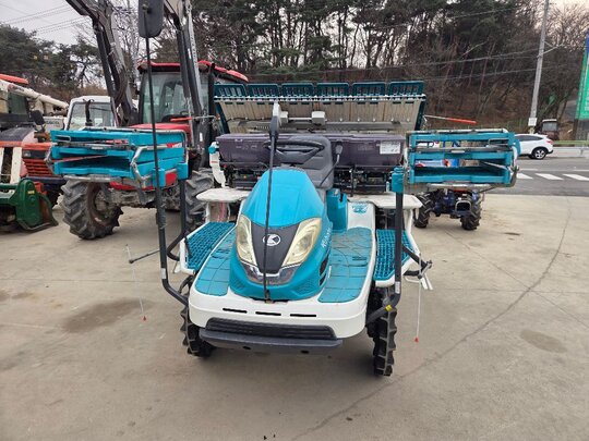 Kubota Rice transplanter KZP67FR (6Rows) 앞좌측면
