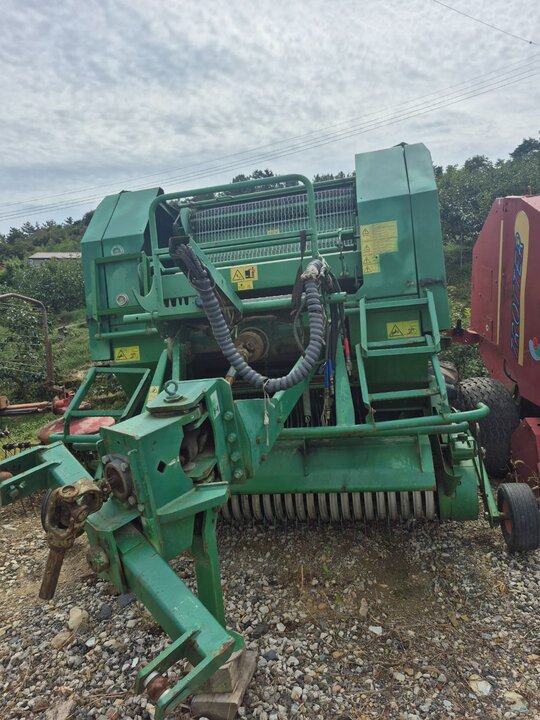  원형베일러 F550 앞좌측면