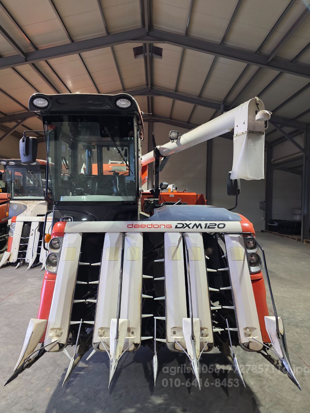 대동 콤바인 DXM120 (6조식) 뒤우측면