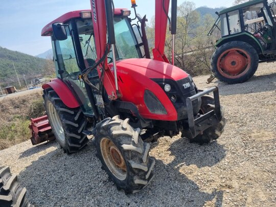 TYM 트랙터 T623 (62마력) 앞좌측면