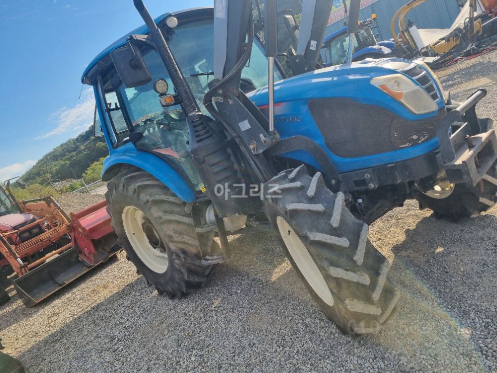 LS 트랙터 XP7086 (86마력) 뒤우측면