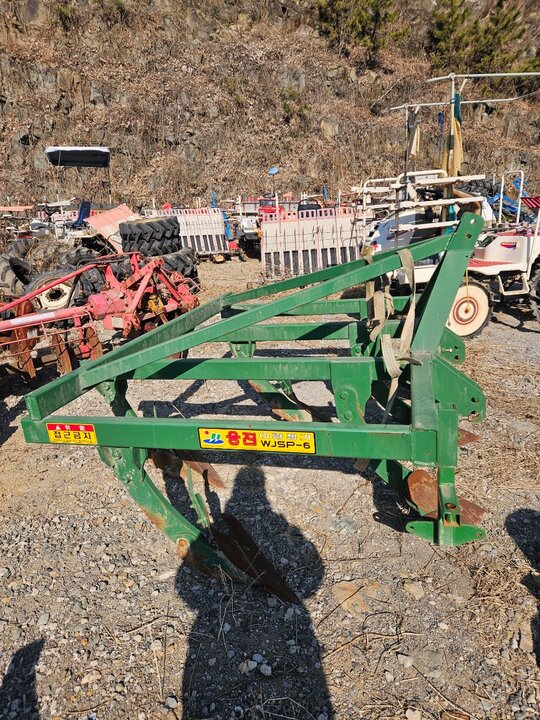웅진 이랑쟁기 WJSP-6 앞좌측면