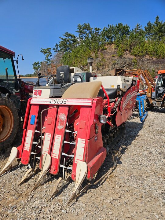 국제 콤바인 KC575 (4조식) 앞좌측면