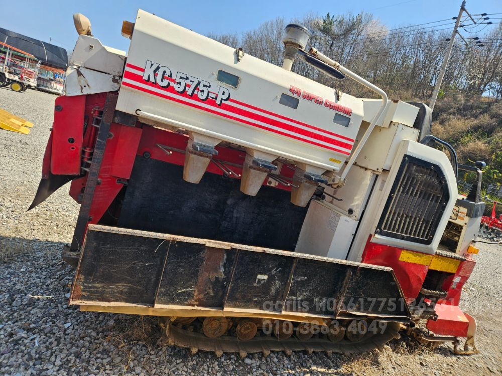 국제 콤바인 KC575 (4조식) 뒤우측면