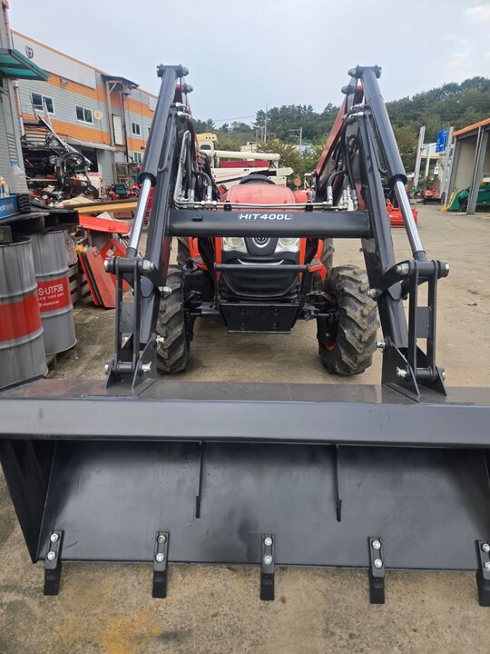 Daedong Tractor DK550 (55hp) 앞좌측면