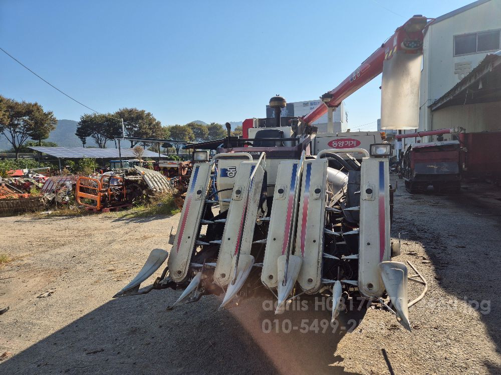 TYM Combine Harvester C805G (5Rows) 뒤우측면