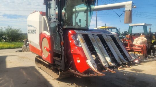 Daedong Combine Harvester DXM120GS (6Rows) 앞좌측면